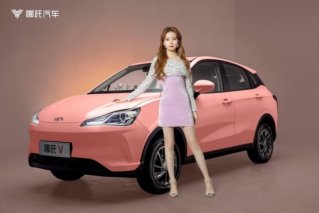 女生开车也不想撞衫 看哪吒V如何献“魅力”