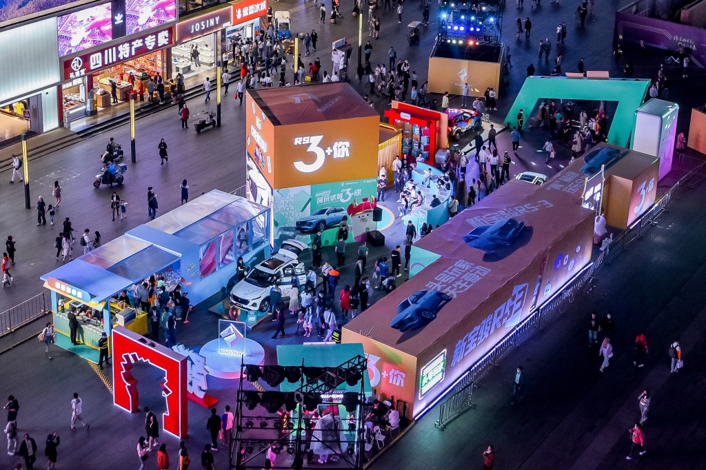 “潮牌”配“国粹”新宝骏RS-3嗨玩跨界首站燃爆成都