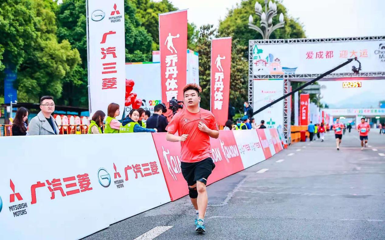 悦跑成都双遗马拉松 广汽三菱携手粒子狂热激活探趣能量