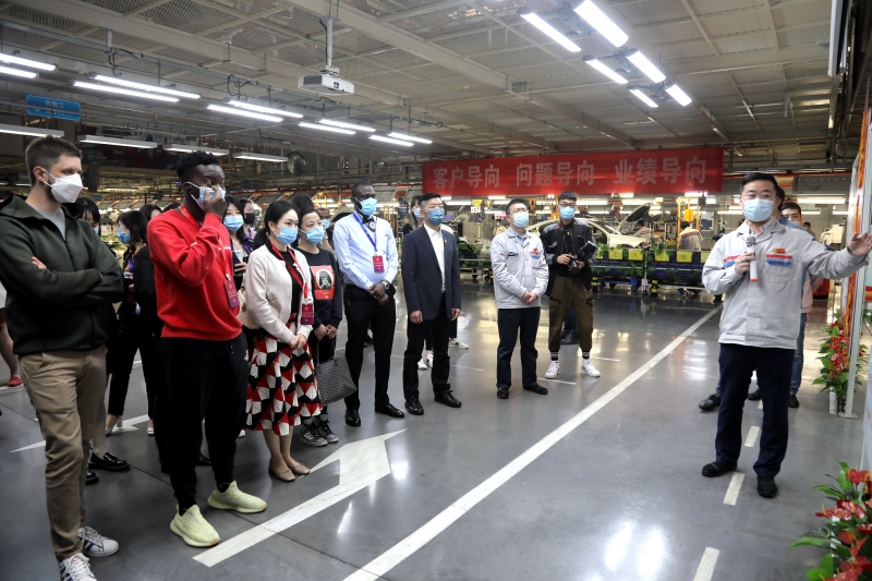 零距离感受良心品质“中国有约”国际采访团造访神龙公司