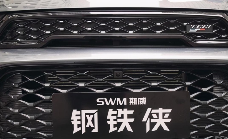 斯威钢铁侠不仅充满战斗气息 而且同样具有核心力量