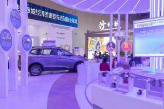 SWM斯威携旗舰亮相西洽会“重庆智造”斯威G05pro引围观