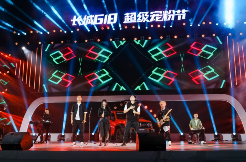 618闯客狂欢夜燃力开启 嗨购狂欢坦克福利送不停