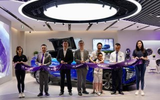 4店等侬“嘎三胡” 上海仲盛高合体验店HiPhi Hub 6月19日正式开业