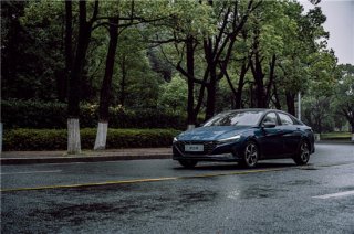 大秀智能安全“黑科技”的伊兰特，离不开摄像头的神助攻！