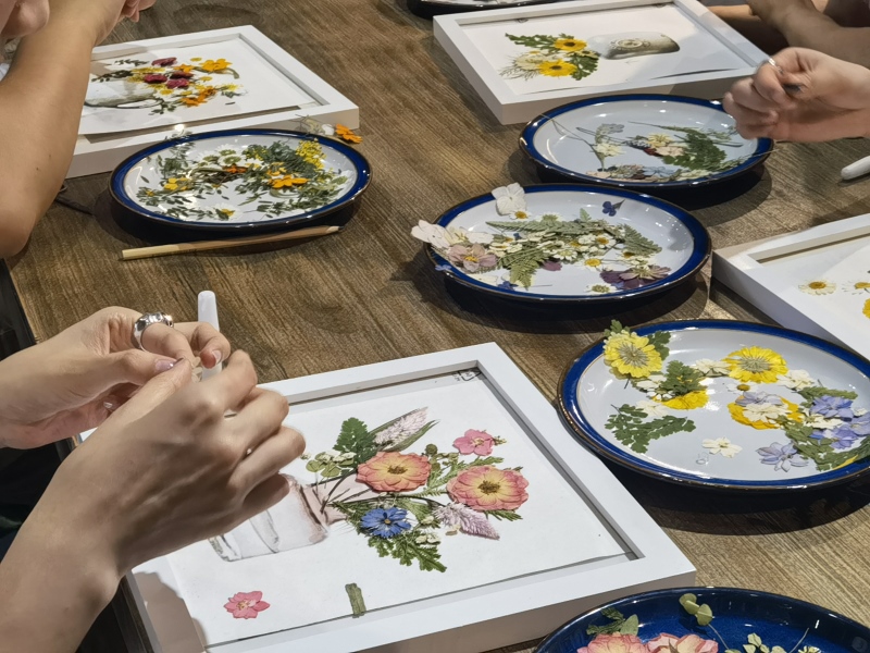 IM 智己汽车限定特展上海万象城启动 近距离体验火爆上海车展的智己L7
