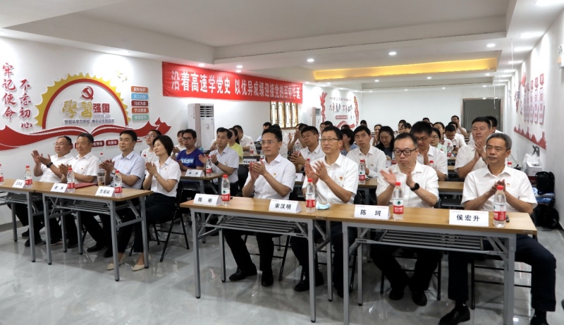 随岳高速上 神龙汽车又来给车主送福利了！