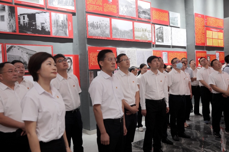 随岳高速上 神龙汽车又来给车主送福利了！