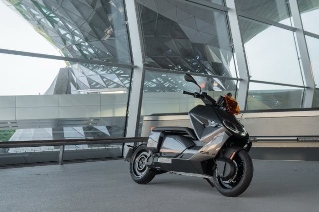 全新BMW CE 04摩托车全球首发开启都市两轮出行新篇章