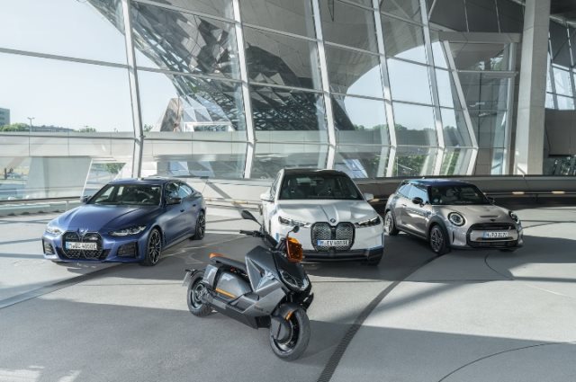 全新BMW CE 04摩托车全球首发开启都市两轮出行新篇章