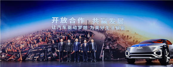 1626486576765025719.jpg 5. 东风公司总经理、党委副书记杨青发布系列战略合作项目.jpg