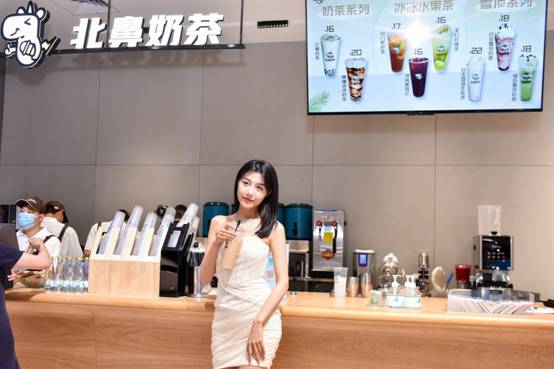 广汽埃安全球首家品牌直营体验中心开业,引领营销新生态变革