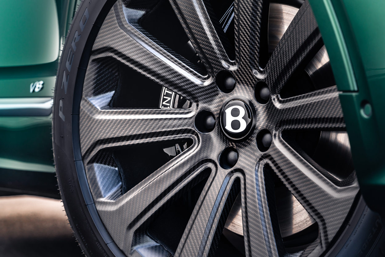宾利汽车个性化定制部门 Mulliner 为添越车系推出 22 英寸碳纤维轮毂