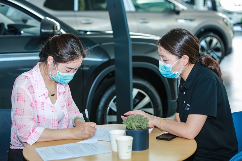 一汽-大众急调500台ID.4 CROZZ驰援郑州 为车主提供免费代步车