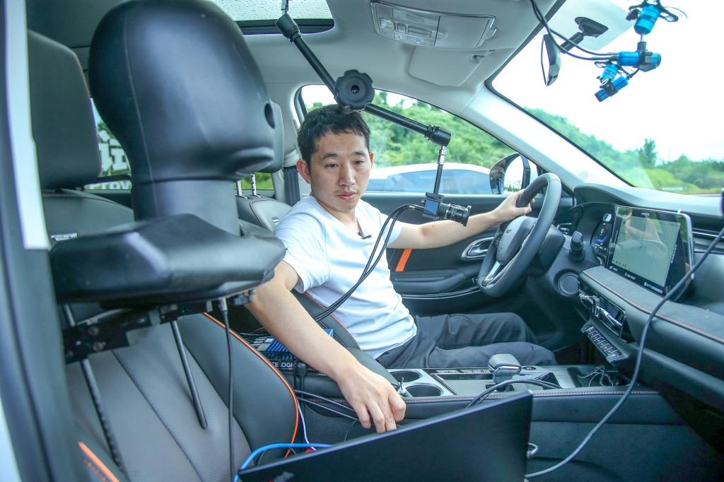 零百加速8.23秒 最高时速214 km/h,欧尚X7 PLUS与新势力同台秀动力