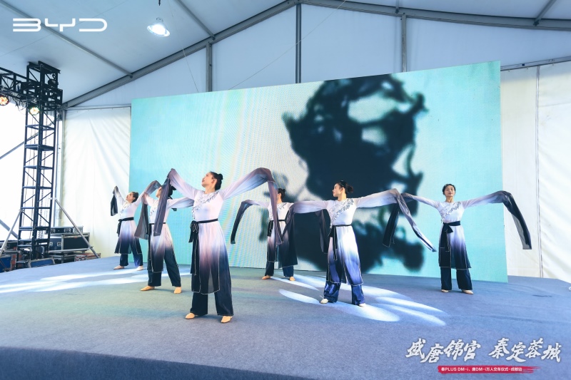 秦PLUS DM-i、唐DM-i万人交车盛典走进成都,圆满收官,交付不凡!