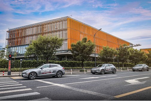 赛力斯华为智选SF5：论一台新能源汽车的自我修养