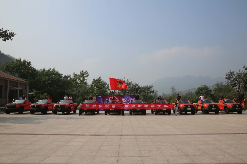 全国第一批火炮交车 出征阿拉善英雄会