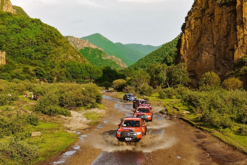 全国第一批火炮交车 出征阿拉善英雄会