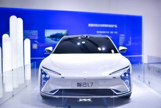 700公里无忧长续航 智己L7“电力满格”登陆2021世界新能源汽车大会