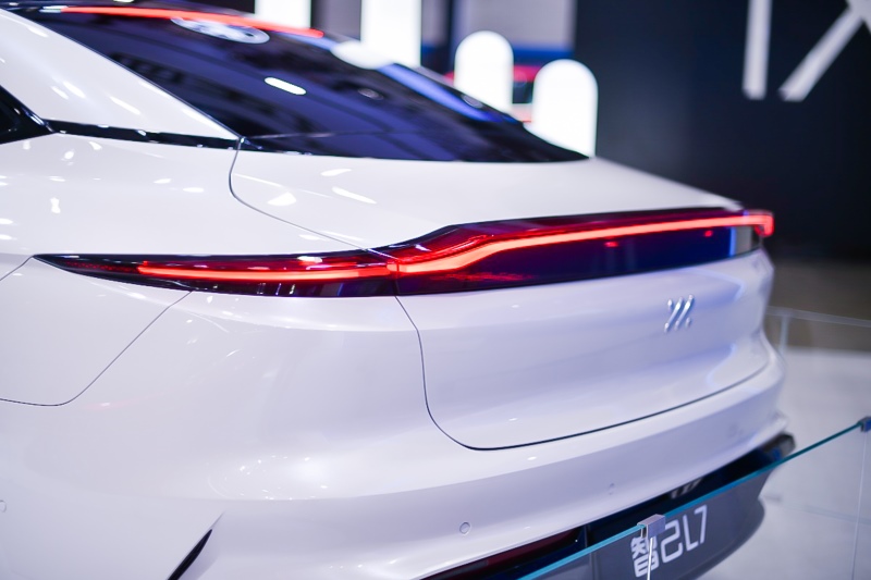 700公里无忧长续航 智己L7“电力满格”登陆2021世界新能源汽车大会