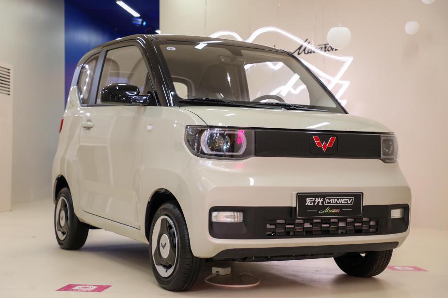 宏光MINIEV4度登顶全球销冠!连续13个月霸榜中国新能源第一