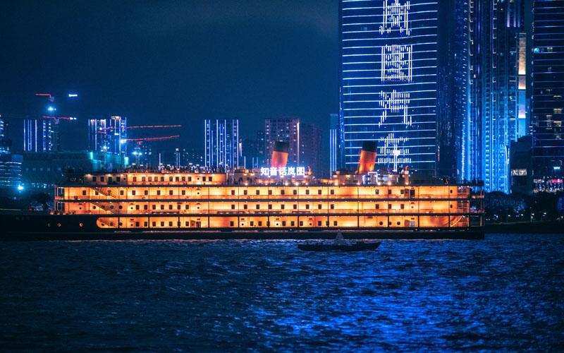 岚图汽车举办首届VOYAH NIGHT岚图用户之夜