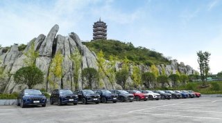 “现代进行时”圆满收官 探秘多彩贵州 驭见现代科技