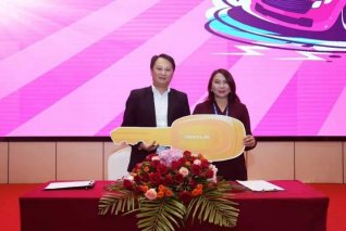 以定制化赋能智慧物流，上汽大通MAXUS交付自嗨锅首批110台定制版V80