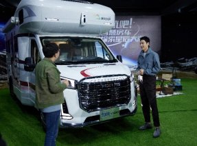 人气型男李光洁现场助阵，上汽大通MAXUS原厂房车直播盛宴完美落幕
