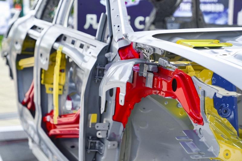凡尔赛C5 X领取“2021中国十佳车身”大奖,内外兼修、全球品质获权威认证