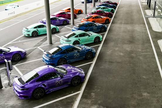 以全新 911 Turbo S 保时捷中国 20 周年纪念版交车仪式,开启保时捷尽享跑车日