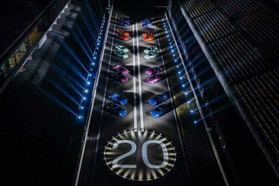 以全新 911 Turbo S 保时捷中国 20 周年纪念版交车仪式,开启保时捷尽享跑车日