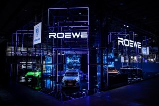 真龙会醒狮 上汽荣威携焕新升级的国潮战队登陆广州车展