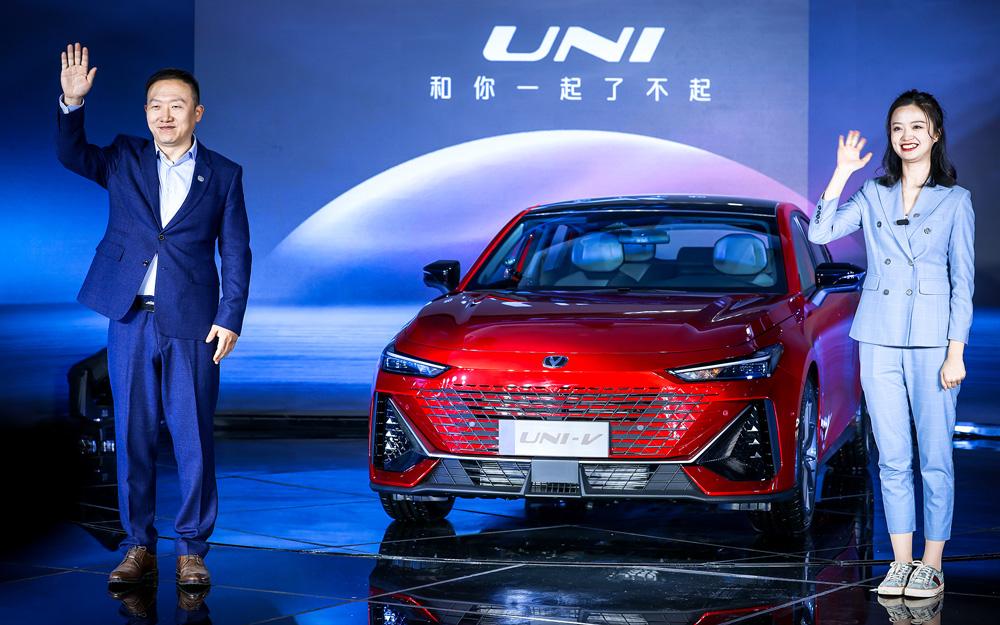长安UNI-V直播首秀 众多网友强烈要求直接推出敞蓬版!