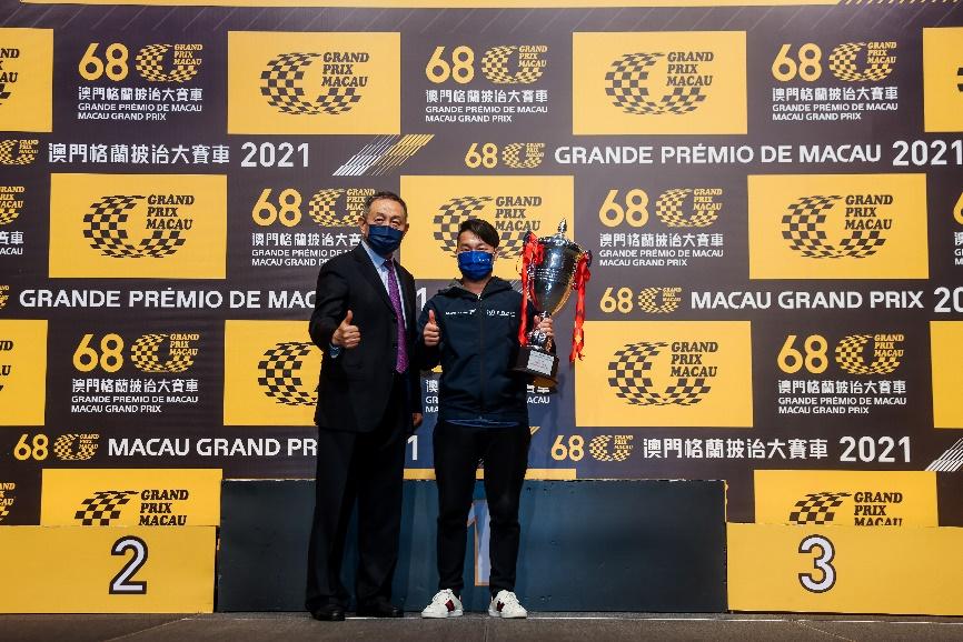 冠军实力 征服赛场! 长安汽车蓝鲸车队问鼎CTCC 2021赛季年度车手冠军!