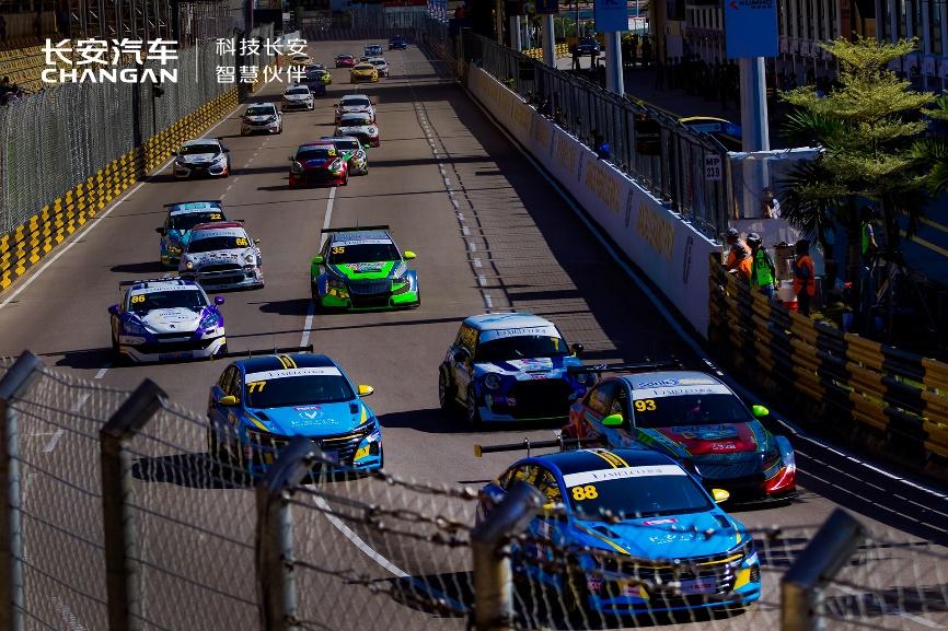 冠军实力 征服赛场! 长安汽车蓝鲸车队问鼎CTCC 2021赛季年度车手冠军!