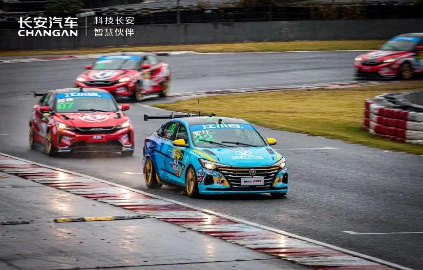 冠军实力 征服赛场! 长安汽车蓝鲸车队问鼎CTCC 2021赛季年度车手冠军!