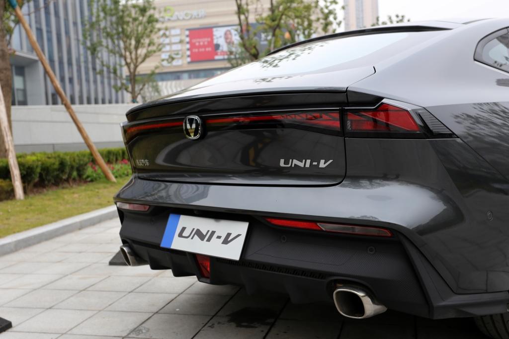 长安UNI-V新车首秀 颜值超能打,不出意外将成为又一爆款