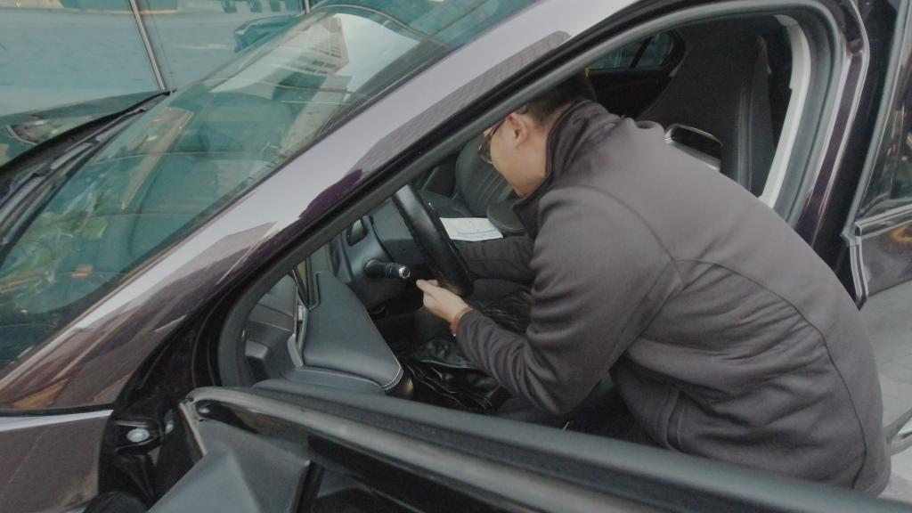 动动手指交交钥匙即可满电启程 哪吒车主：简直是“保姆式”服务！