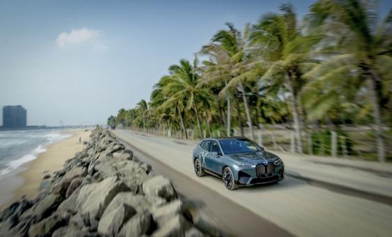 创新BMW iX媒体试驾三亚悦享可持续出行