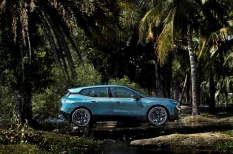 创新BMW iX媒体试驾三亚悦享可持续出行