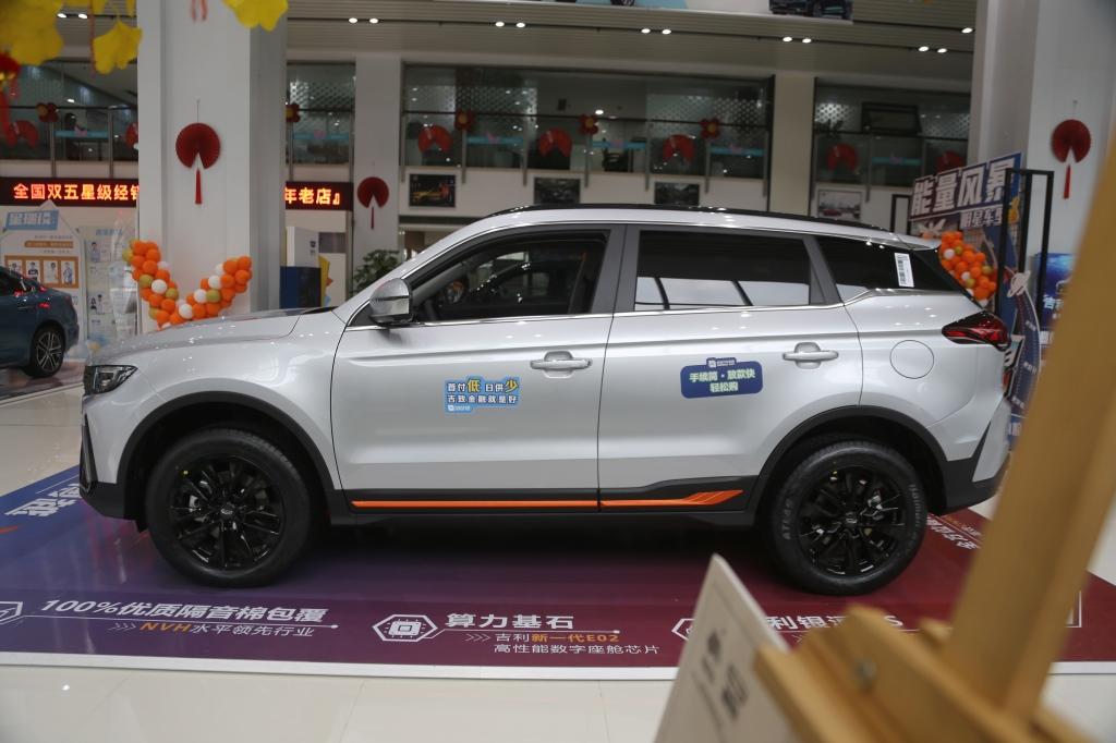 探店实拍吉利博越X,中国风范智能SUV,其魅力何在?
