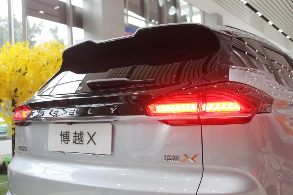 探店实拍吉利博越X,中国风范智能SUV,其魅力何在?