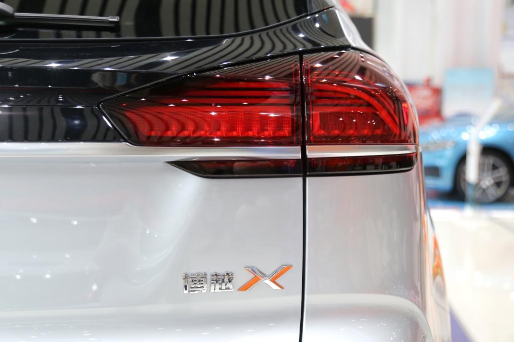 探店实拍吉利博越X,中国风范智能SUV,其魅力何在?