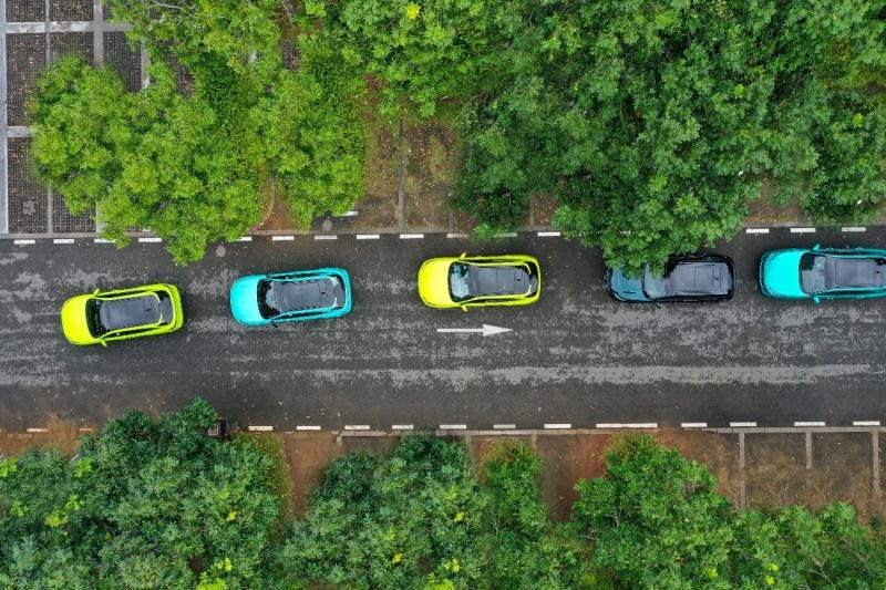 驾享风行T5 EVO 潮色多彩车队打卡三亚“最美沿海公路”