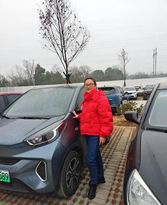 湖南妈妈在毛豆新车买小蚂蚁 竟然半个月充一次电