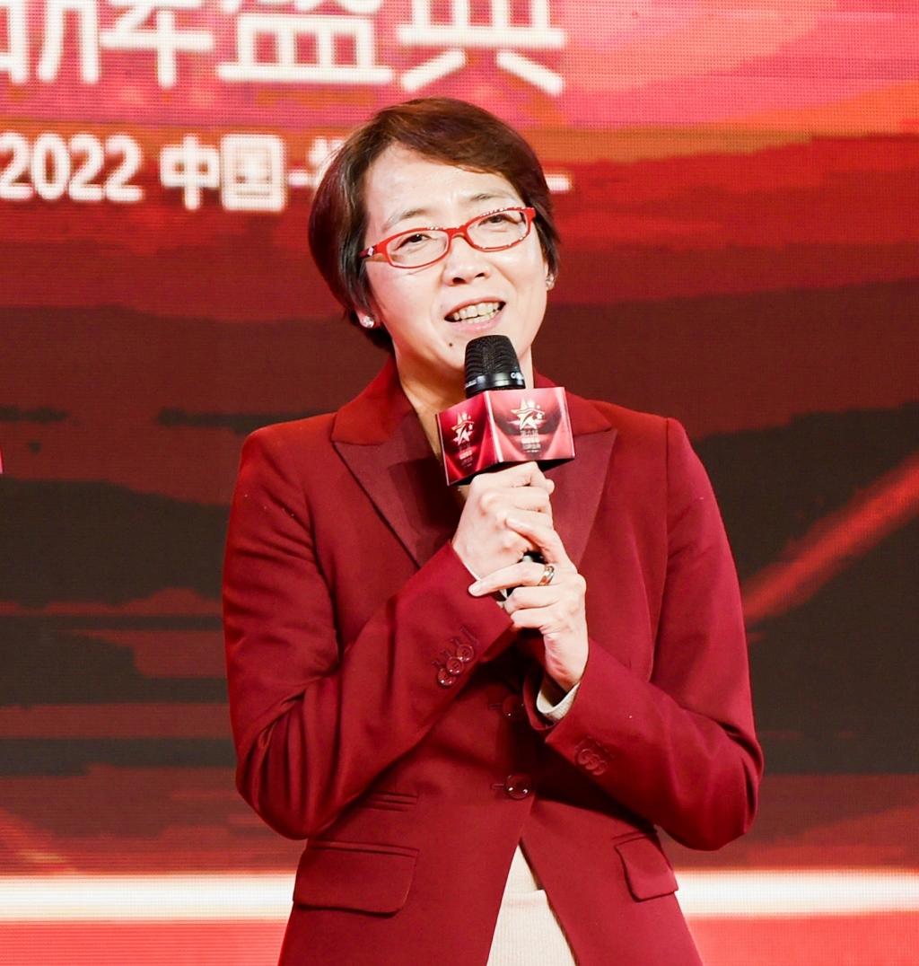 福建奔驰荣获“2021年度商务车发展领军企业奖”及“2021年度企业社会责任突出贡献奖”