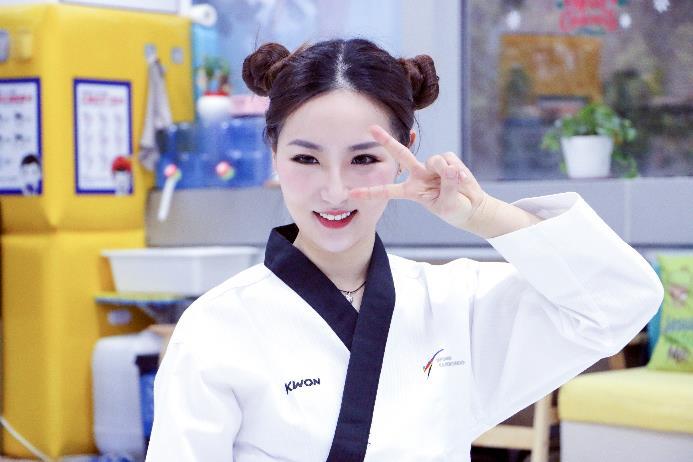 哪吒U车主：人生是一条奔腾不息的河流，需要不断超越和升华