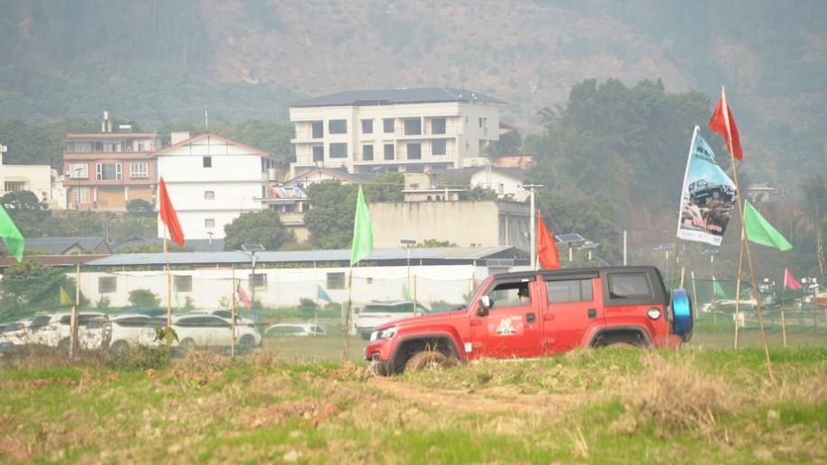 荔枝湾营地C位担当，40军团引来集体围观！